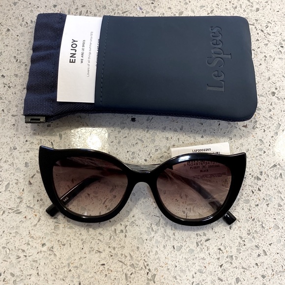 Le Specs Accessories - Le Specs Sunnies Black Frame 🖤, Cat Eye👁🐈‍⬛- Includes Protective Dust Bag👝💙